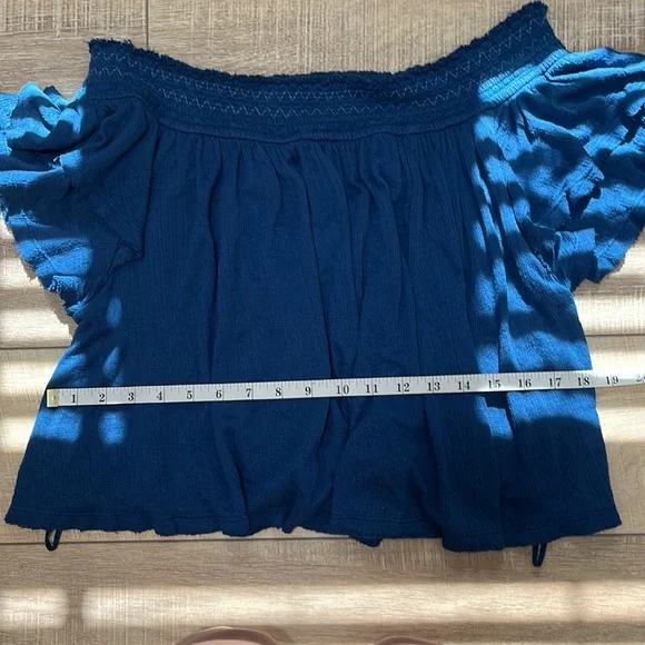 Free People Off the Shoulder Crop Frayed Edges  and Back Cut out Blue Size M - Picture 7 of 10
